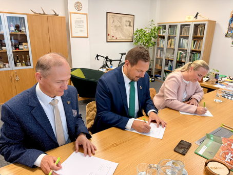 HALALI, všeobecná pojišťovna, a.s., uzavřela memorandum o spolupráci s Fakultou lesnickou a dřevařskou České zemědělské univerzity v Praze.